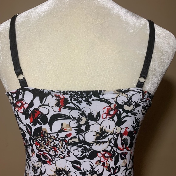 White House Black Market Top - Picture 4 of 5